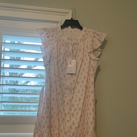 Gal Meets Glam Della - Picture 3 of 5